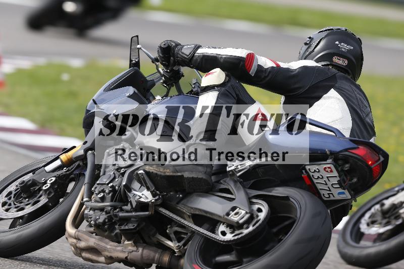 /53 16.09.2025 Track Day Domi Aegerter ADR/Gruppe gruen/backside